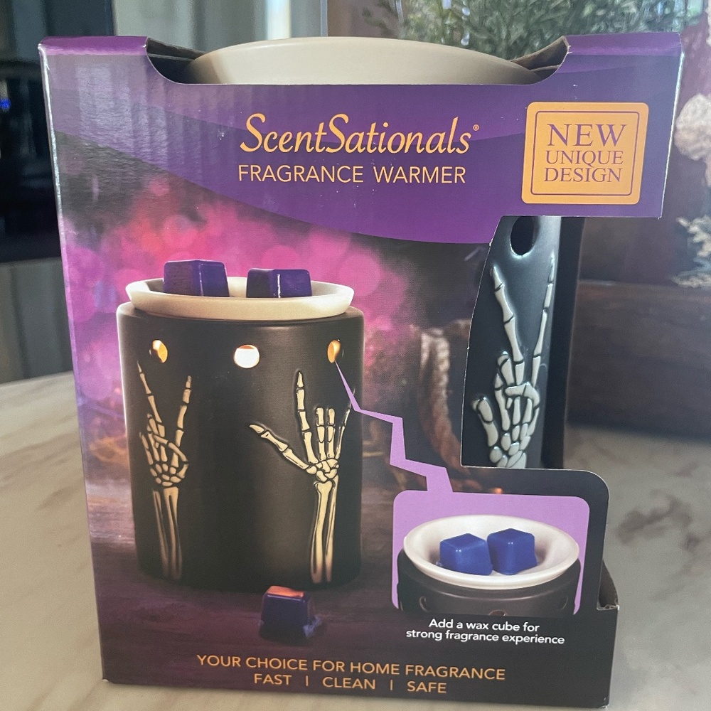 SCENTSATIONALS HALLOWEEN  "SKULLY" FRAGRANCE WARMER NEW IN BOX